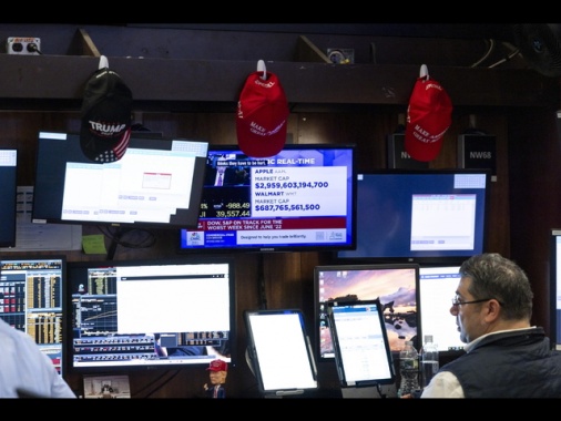 Borsa: Milano scivola, affonda Leonardo -8%