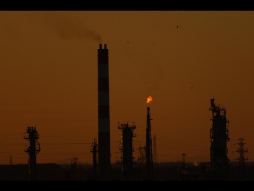 Dietrofront per il prezzo del petrolio, Brent in calo sotto 110 dollari