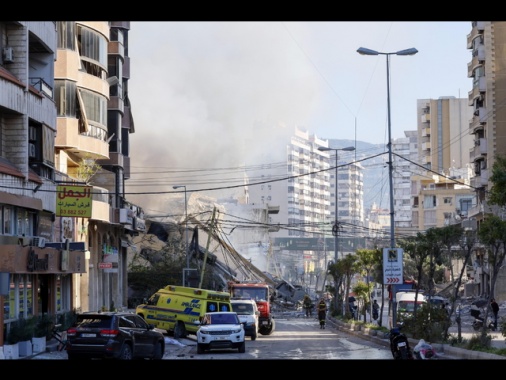 Croce Rossa, 'oltre 300 morti e feriti a Beirut per i raid israeliani'