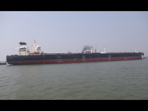 Media Iran, bloccato transito a Hormuz dopo i raid in Libano