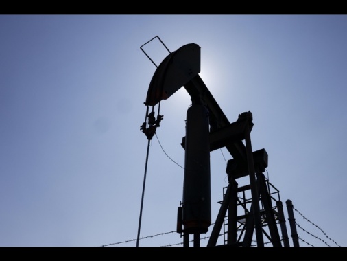 Il petrolio torna a salire, Brent guadagna il 2,4% a 97 dollari