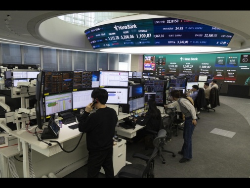 Borsa: l'Asia chiude positiva, ottimismo per colloqui Usa e Iran
