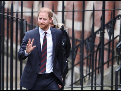 Il principe Harry respinge fermamente l'accusa di diffamazione di una ong