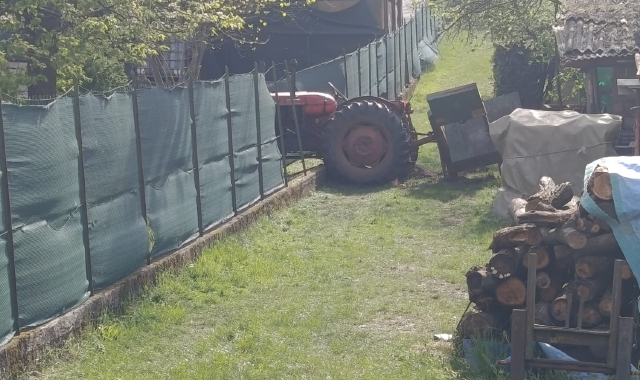 Il luogo dell’incidente con il trattore. L’allarme è stato lanciato da un vicino