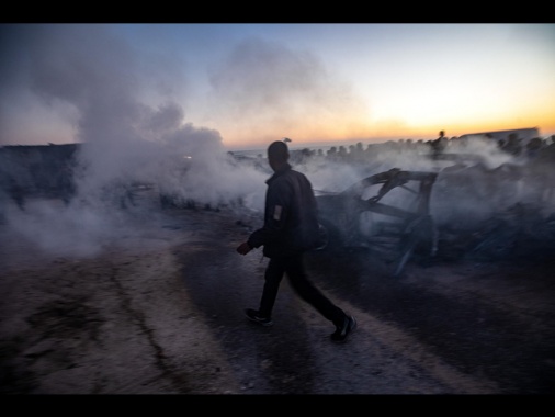 Protezione civile Gaza, 'sette vittime in raid israeliano'