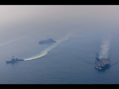 Media, navi della Marina Usa attraversano Hormuz per la prima volta