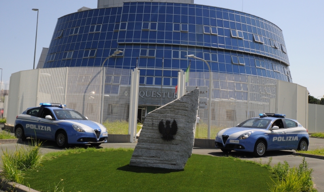 Aggredisce con la zappa il figlio della compagna: denunciato