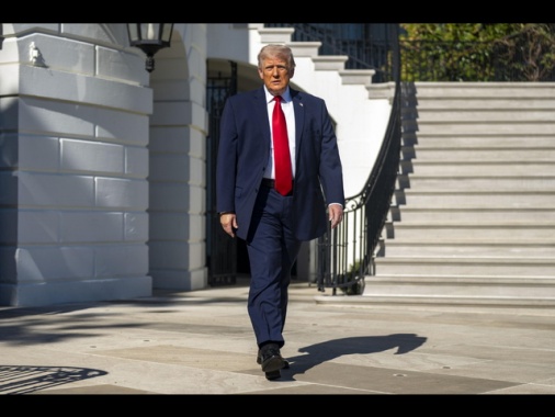 Trump, inizieremo a far saltare le mine nello stretto di Hormuz