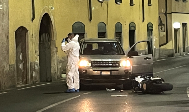 Le prime indagini dei carabinieri sul luogo della tragedia 