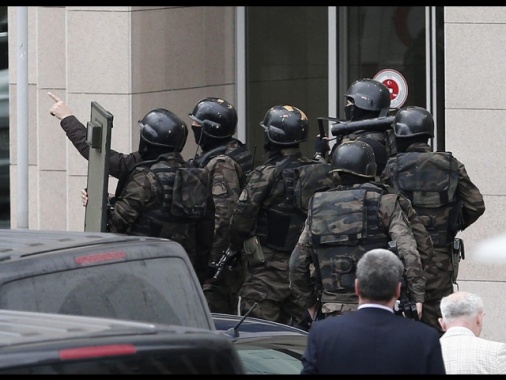 Media, studenti in ostaggio dopo la sparatoria in un liceo turco