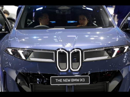 Calano le vendite di Bmw, nel primo trimestre pesano la Cina e gli Usa