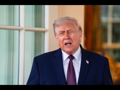 Trump, 'per colloqui con Iran stiamo pensando ad altro luogo, non Pakistan'