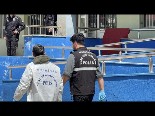 Sale a 9 il bilancio dei morti nella sparatoria in una scuola in Turchia