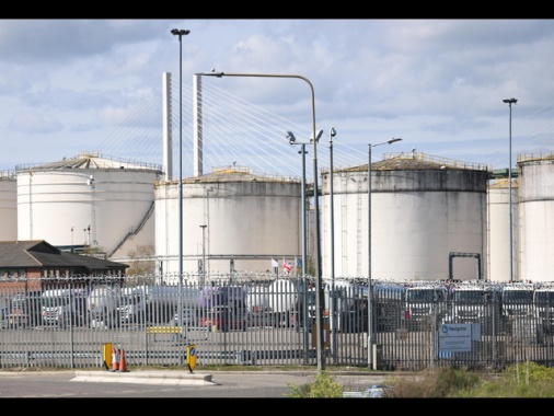 Media, Teheran potrebbe consentire libera navigazione da lato omanita di Hormuz