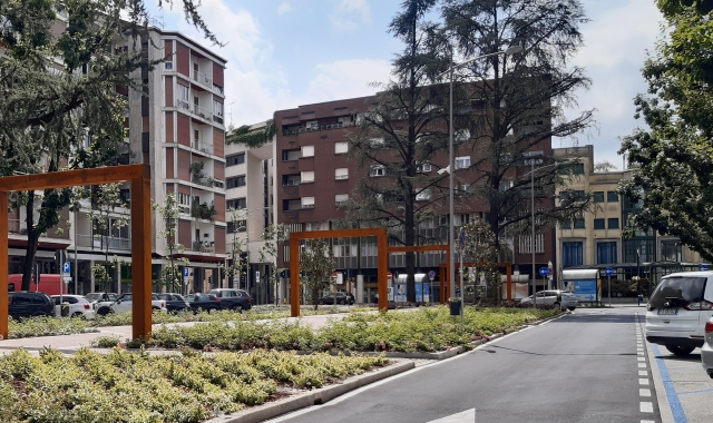 Piazza Giovanni XXIII non ha pace, soprattutto nelle ore serali (foto Archivio)