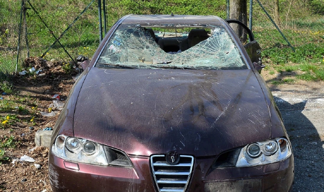 Auto abbandonate, accelerata per rimuoverle