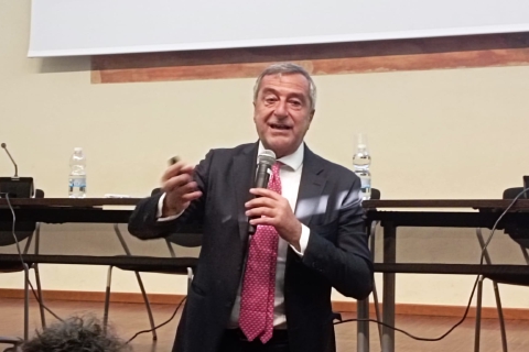 «Sanità pubblica definanziata. Ma possiamo salvarla»