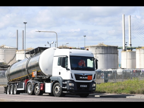 Il Wti scivola ancora e finisce sotto gli 84 dollari, il gas a 39 euro