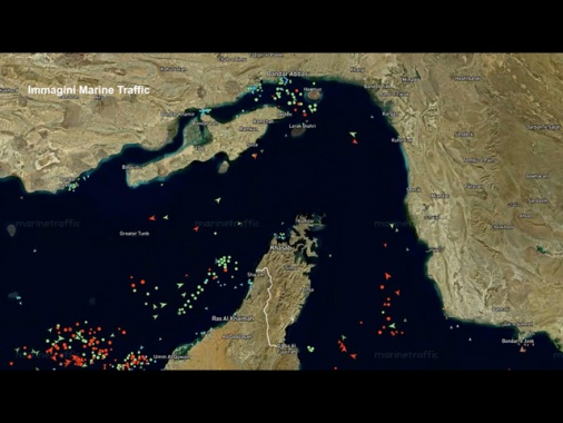 Iran, Hormuz chiuso nuovamente a causa del blocco Usa