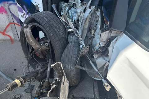 Tragico frontale nel sottopasso: muore 67enne