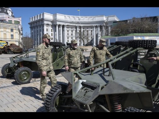 Sale a 6 il bilancio dei morti della sparatoria a Kiev