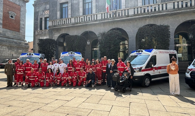 L’inaugurazione in piazza San Vittore delle quattro nuove ambulanze