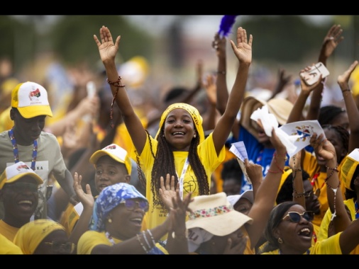 Il Papa ai giovani, 'costruite un mondo migliore senza guerre'