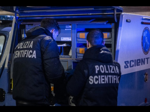 Uomo morto in strada per ferite da accoltellamento a Padova