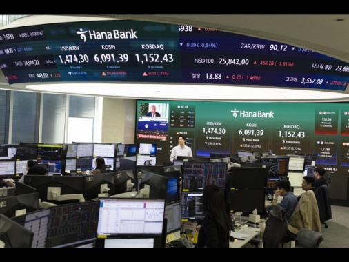 Borsa: l'Asia chiude positiva e guarda a negoziati Usa-Iran