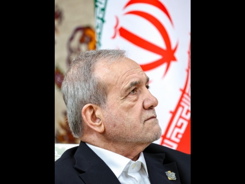 Pezeshkian, 'utilizzare ogni via diplomatica per ridurre le tensioni'