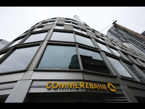 Berlino insiste, inaccettabile una acquisizione ostile di Commerzbank
