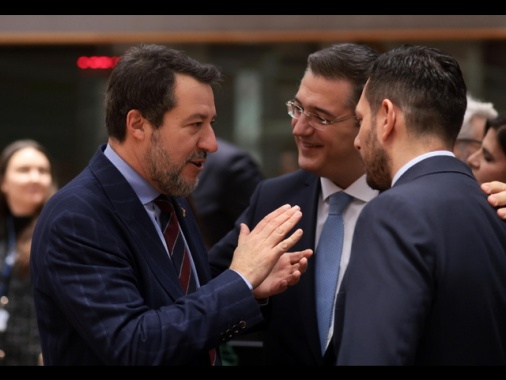 Salvini all'Ue, 'sospendere il patto di stabilità contro la crisi'