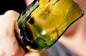 L’uomo conteso, la zuffa, lo sfregio: ragazza assolta