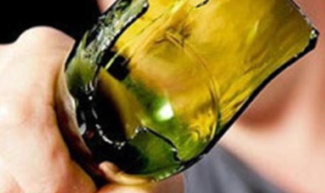 L’uomo conteso, la zuffa, lo sfregio: ragazza assolta