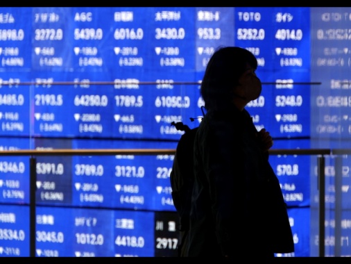 Borsa di Tokyo: record indice Nikkei, prima volta sopra quota 60.000