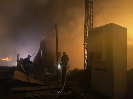 Russi attaccano Dnipropetrovsk, colpito un grattacielo