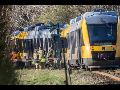 Scontro tra due treni in Danimarca, il bilancio dei feriti sale a 17