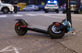 Cade dal monopattino: grave 17enne