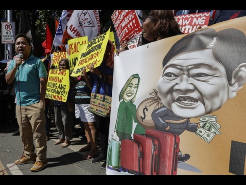 L'ex presidente filippino Duterte sarà processato dalla Cpi