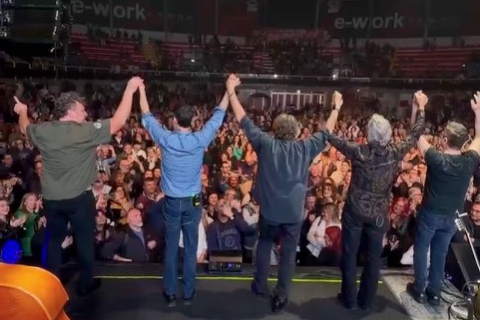 De Andrè sul palco: pienone a Busto Arsizio