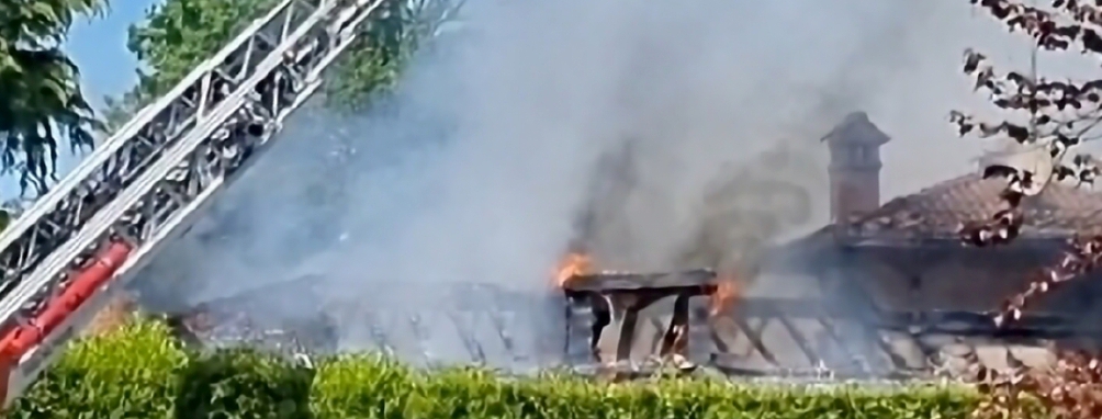 Villa distrutta dal fuoco a Tradate