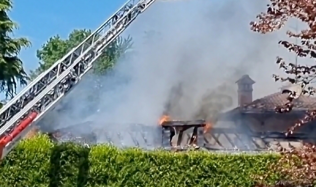 Villa distrutta dal fuoco a Tradate