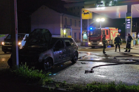 Auto distrutta dalle fiamme: giallo ad Arnate