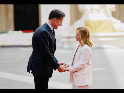 Meloni, 'tensioni sulla Nato non positive, va rafforzata'