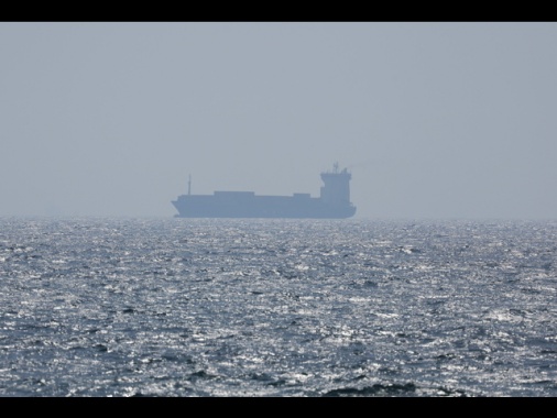 'Almeno 43 navi portacontainer ancora bloccate nel Golfo Persico'