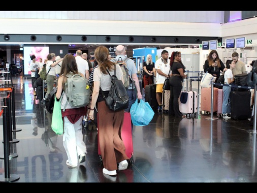 Codacons, Antitrust si attiva su supplementi carburanti aerei dopo esposto