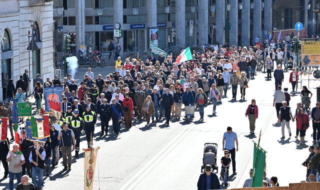 Il corteo del 25 aprile nel centro di Varese  (foto Angelo Puricelli)