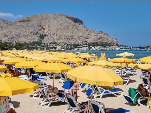 ++ Sospeso stop concessione spiaggia Mondello, 'rischi ordine pubblico' ++