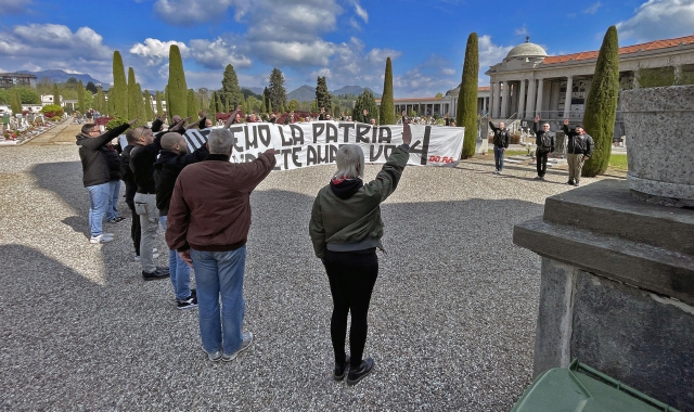 La cerimonia di due anni fa dei Dodici Raggi al cimitero di Belforte