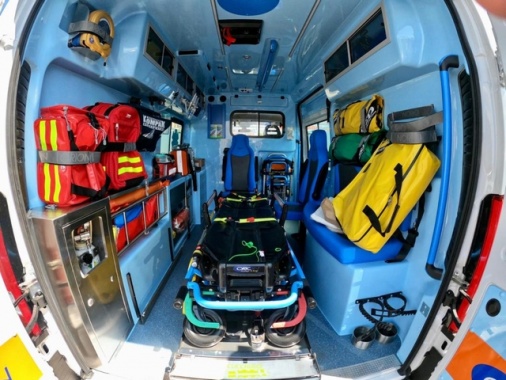 Bimba di 18 mesi rimane incastrata nel tosaerba, è gravissima